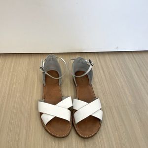 Leather flat sandals